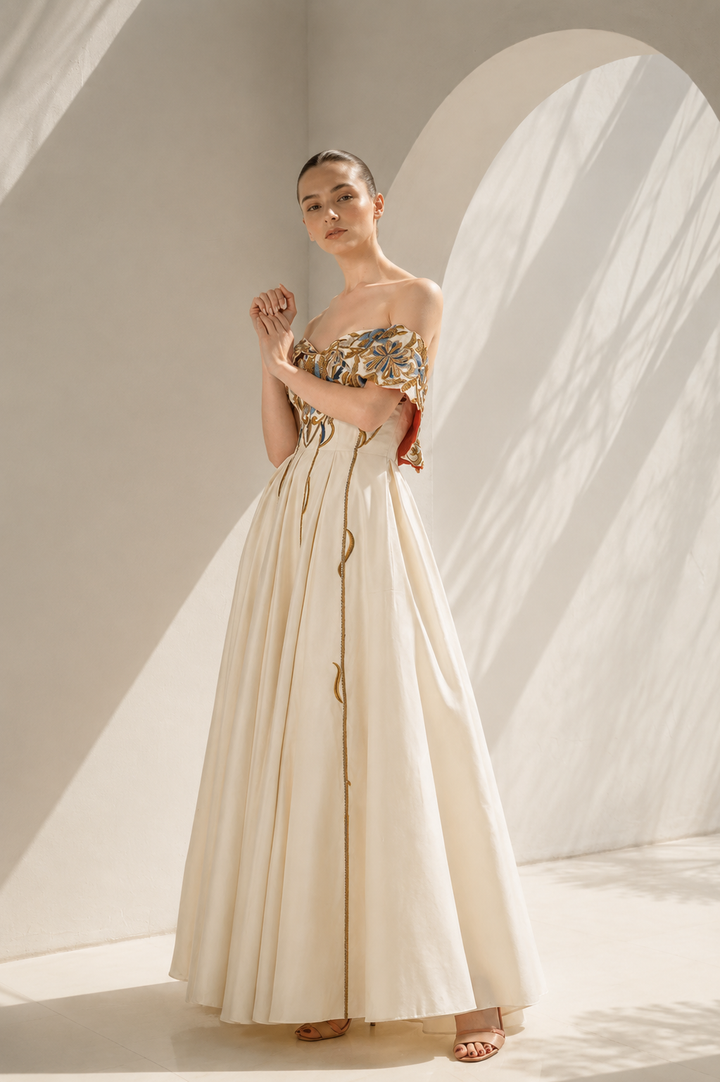 Ivory Gown With Sweetheart Elegance