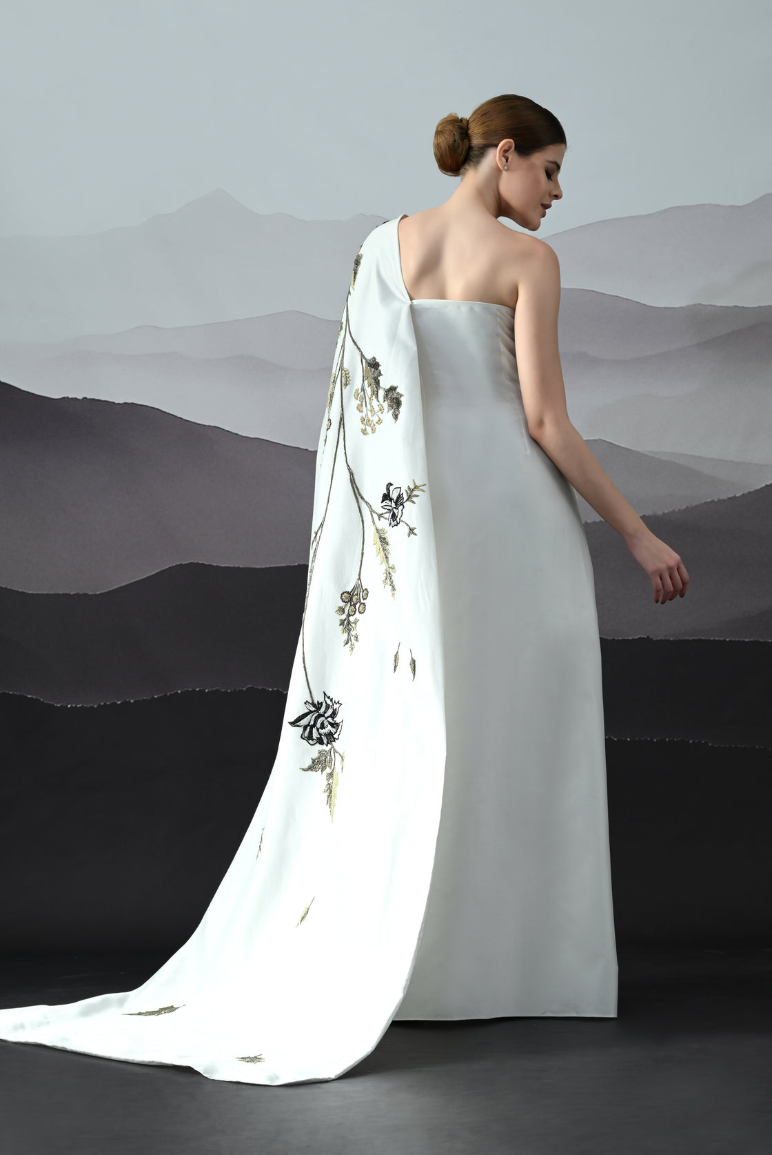 Elegant  Gown Featuring a One-Shoulder Bodice with Embroidered Detailing