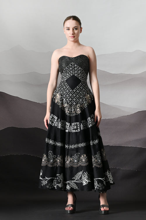 Black Kaftan Defined by Precision Handwork and Vertical Continuity