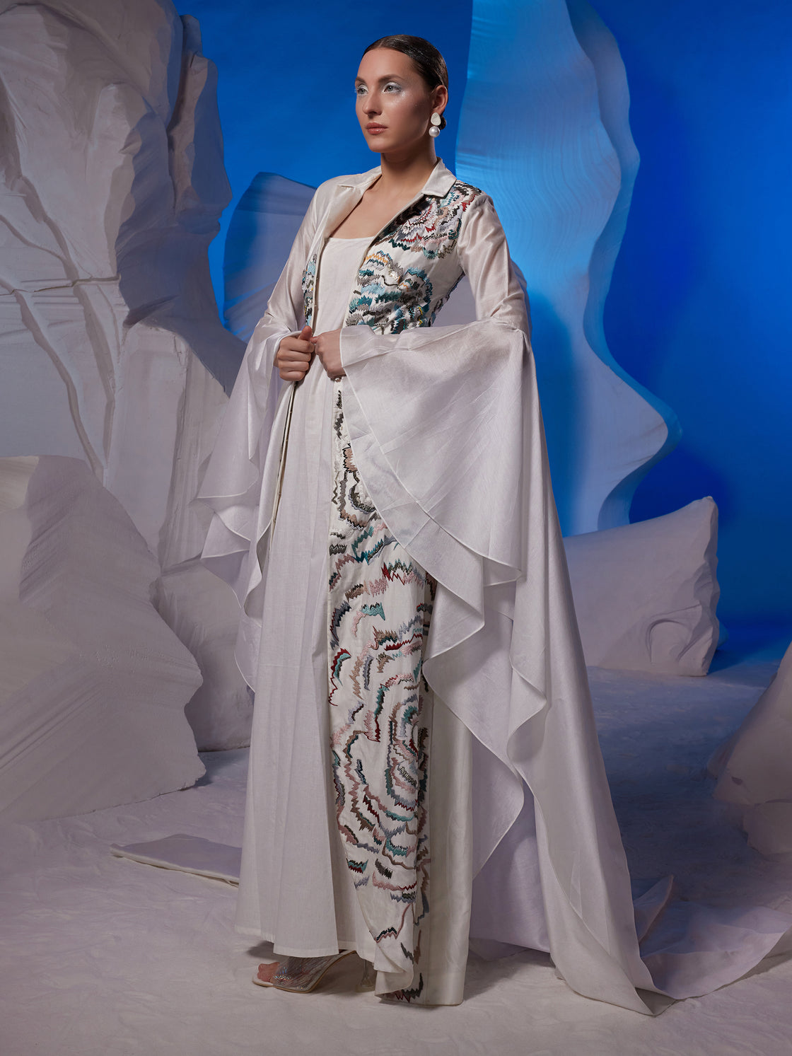 Cotton silk dress elegantly enhanced with trail sleeves