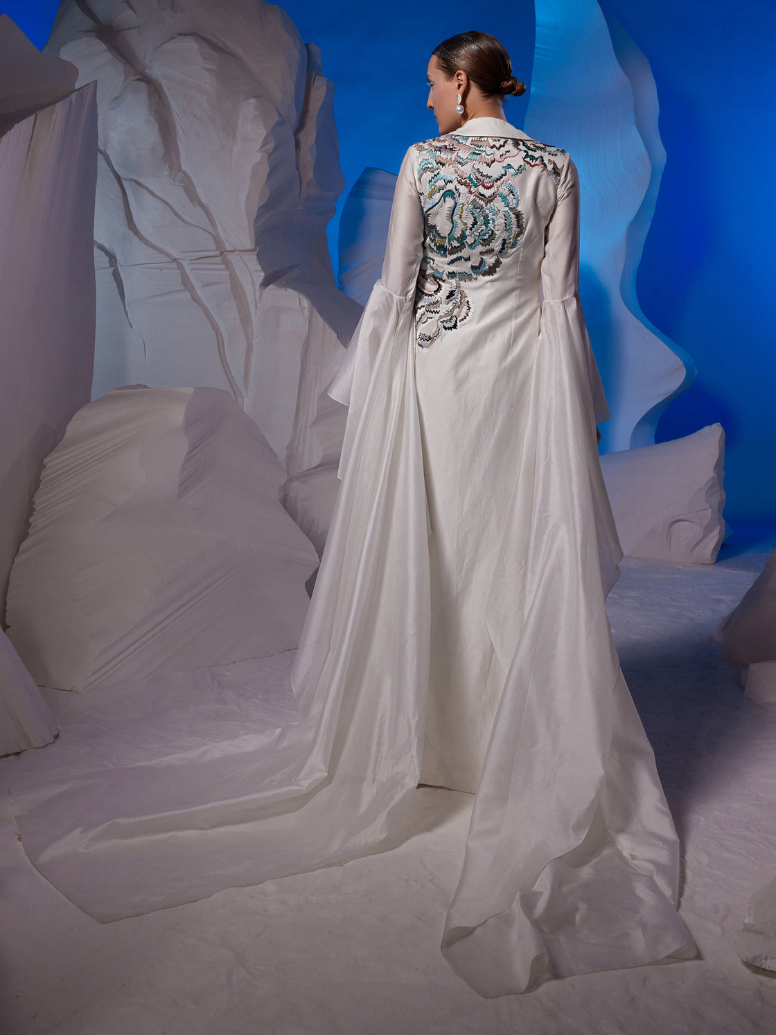 Cotton silk dress elegantly enhanced with trail sleeves