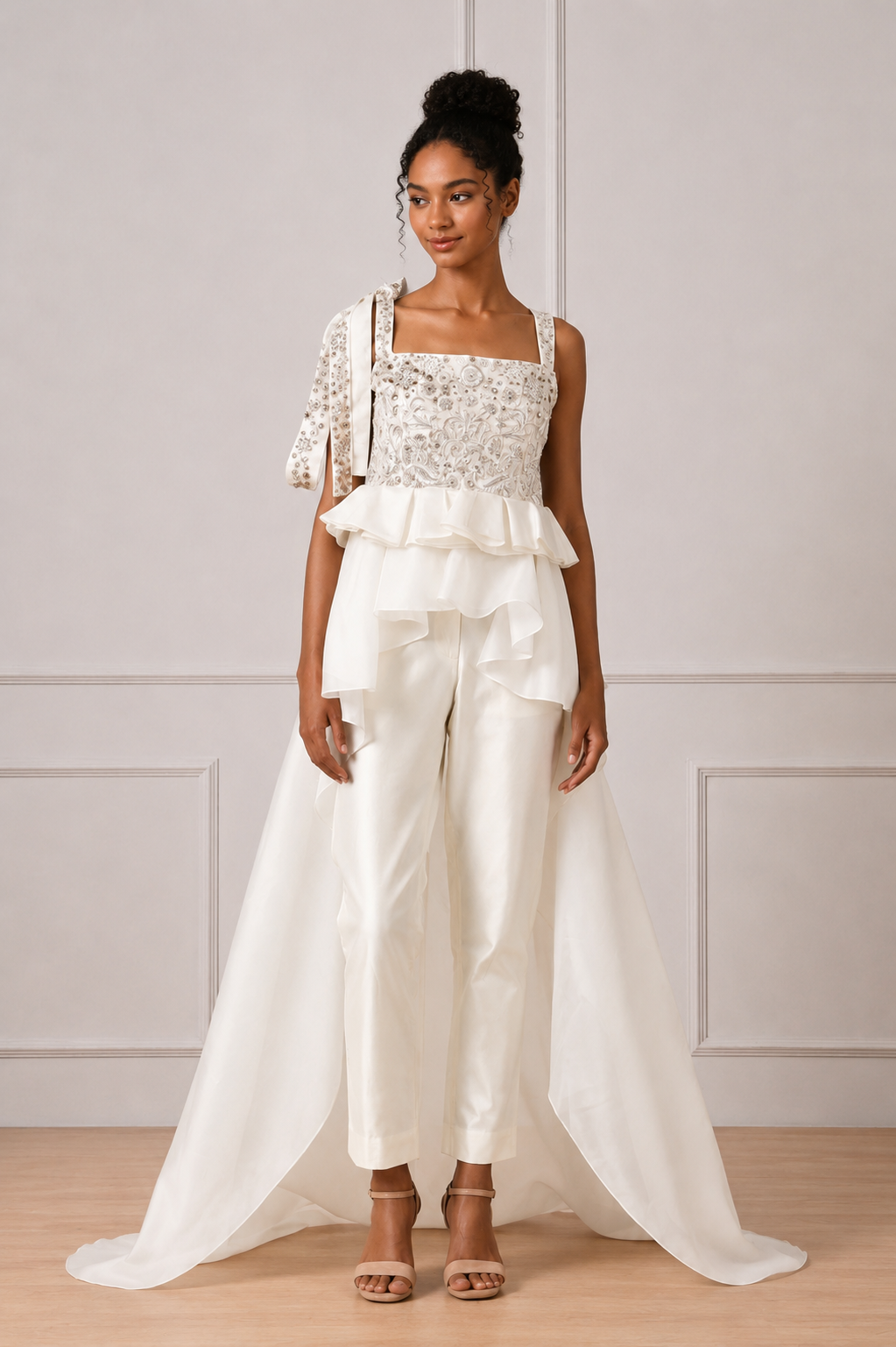 EMBROIDED TRAIL TOP