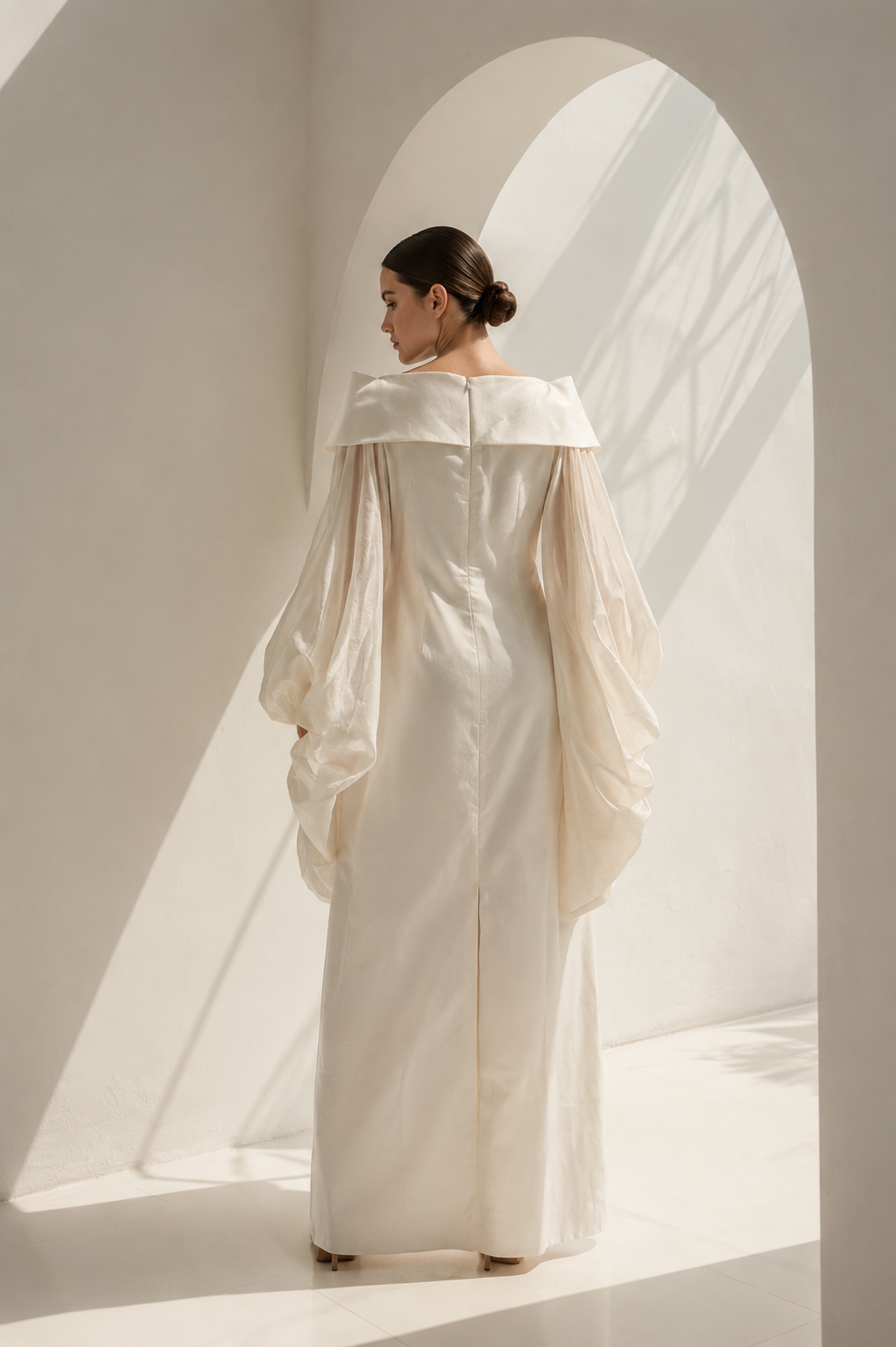 Embroidered Dress with big Balloon Sleeves and stylized neck