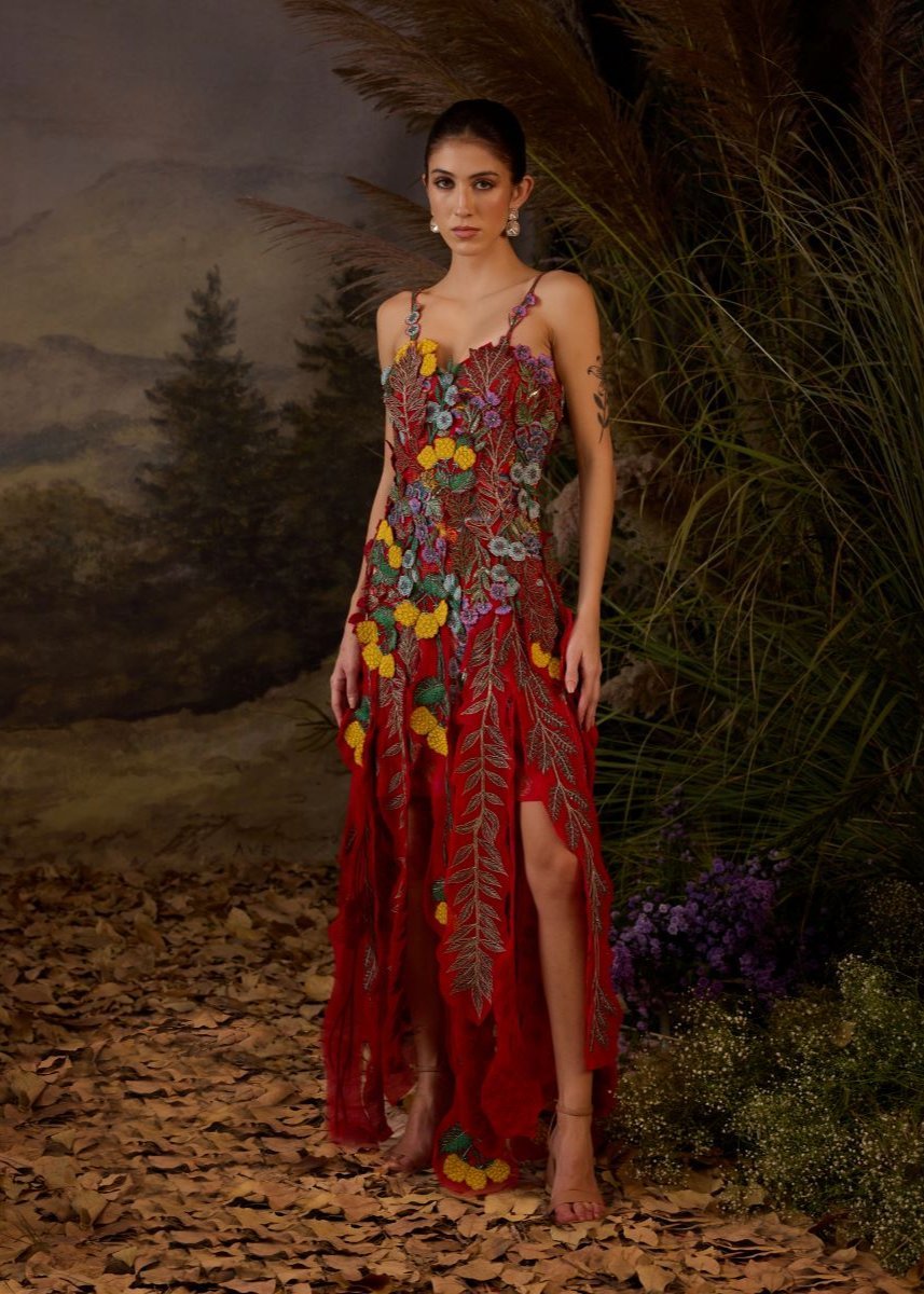 Mid-length dress featuring a 3D embroidered bodice