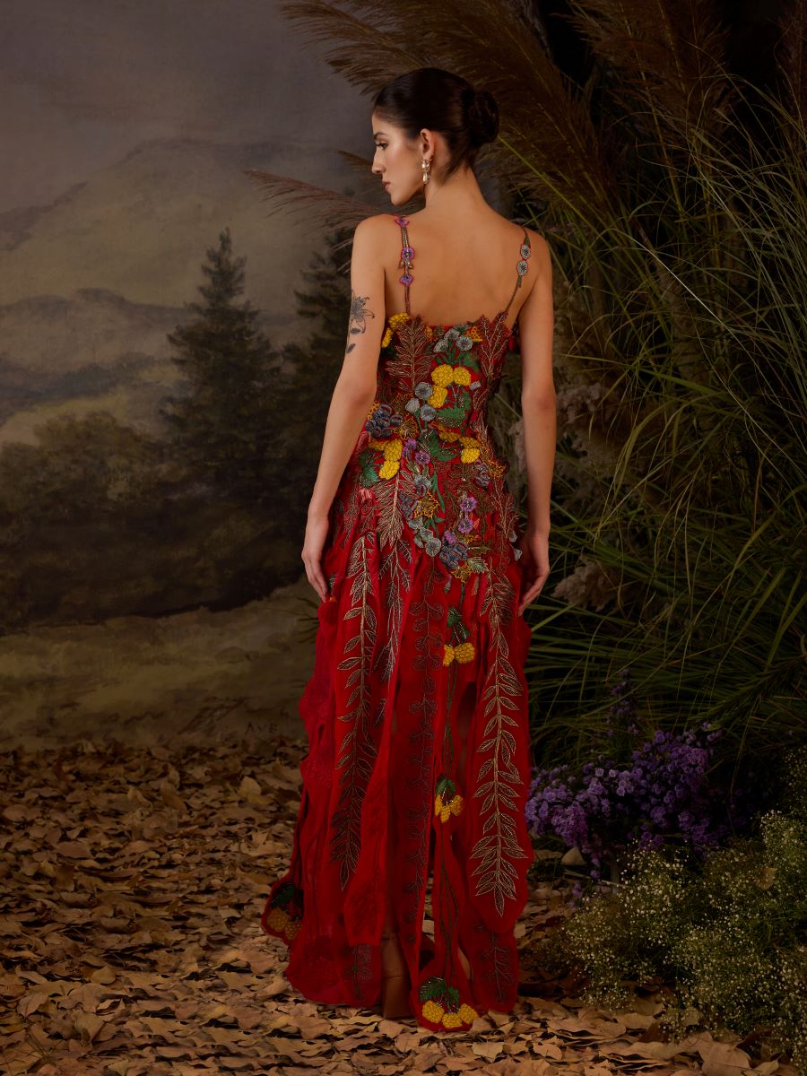 Mid-length dress featuring a 3D embroidered bodice