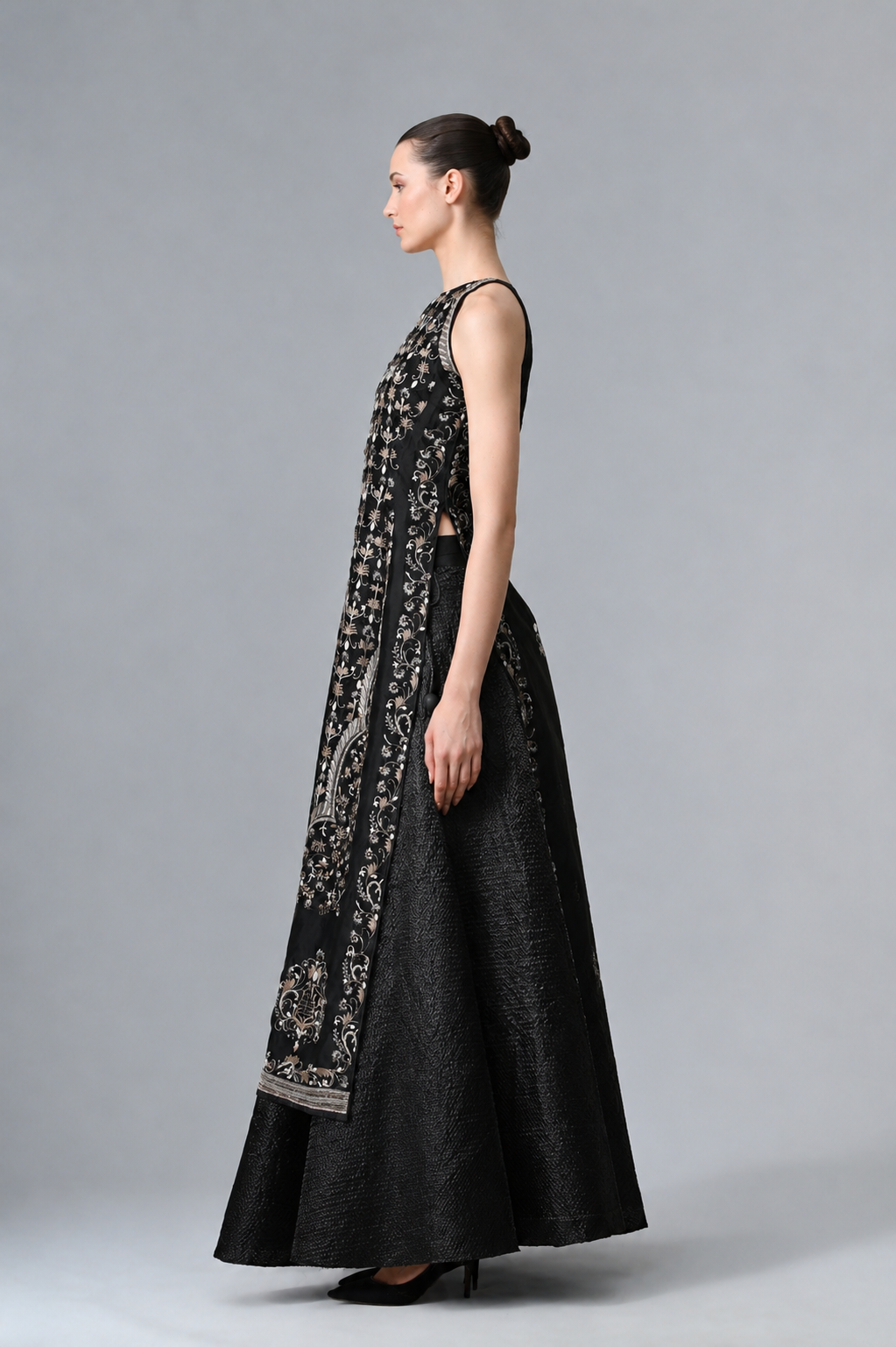 Sleeveless Kurta &amp; Skirt