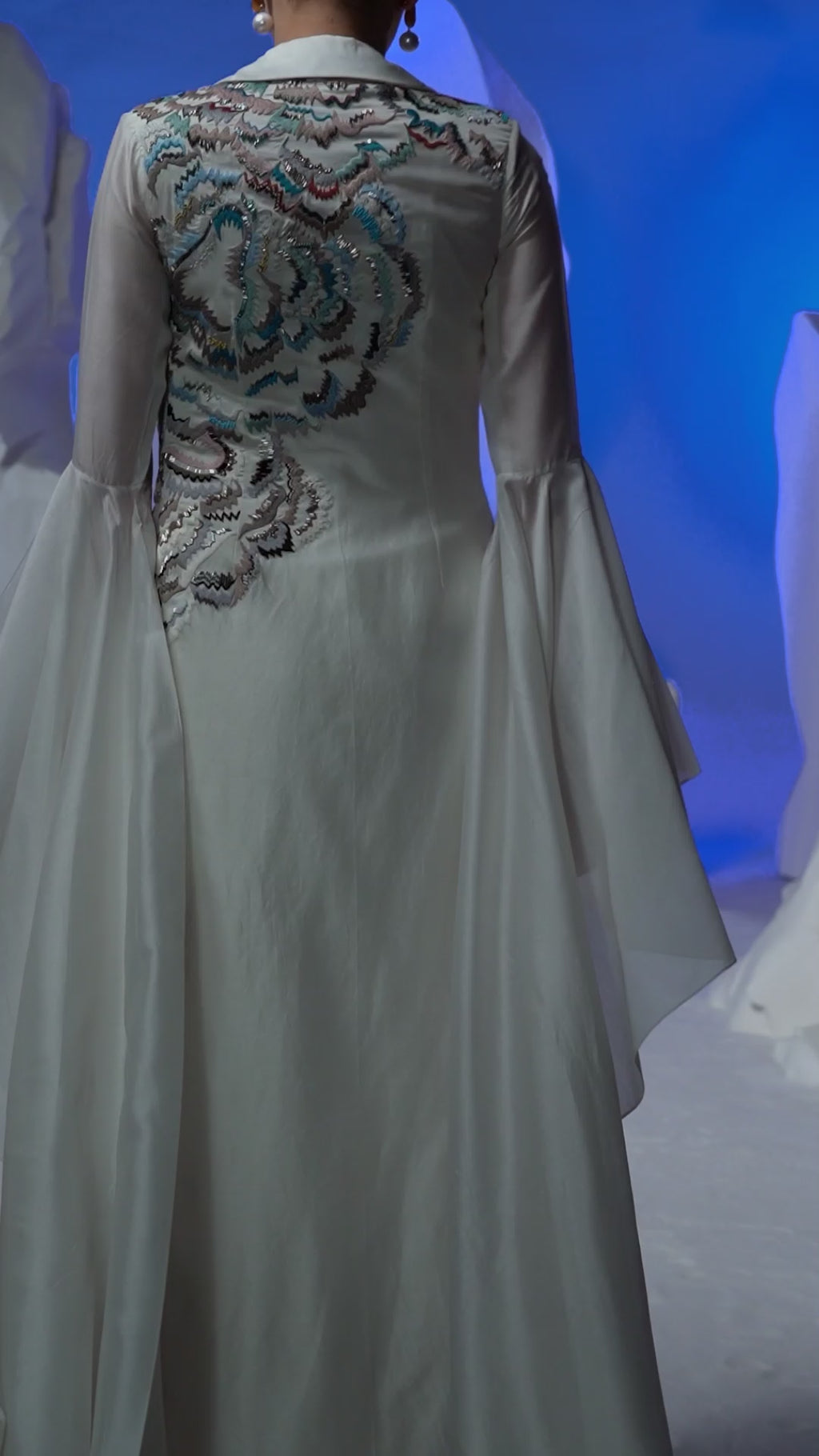 Cotton silk dress elegantly enhanced with trail sleeves