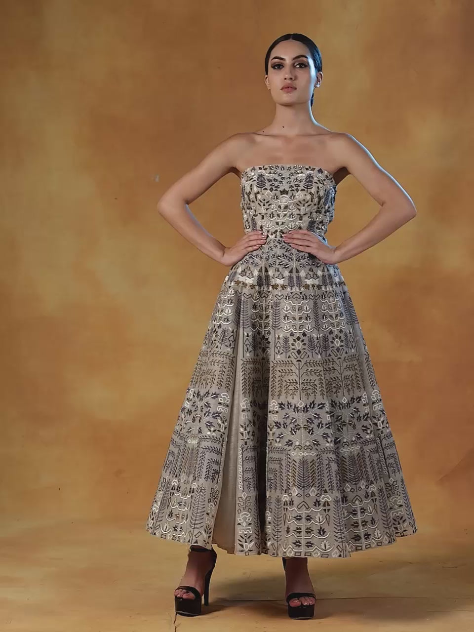 A Gorgeous Tube Gown In Linen Silk That Is Beautifully Embroidered In Silk Yarns.