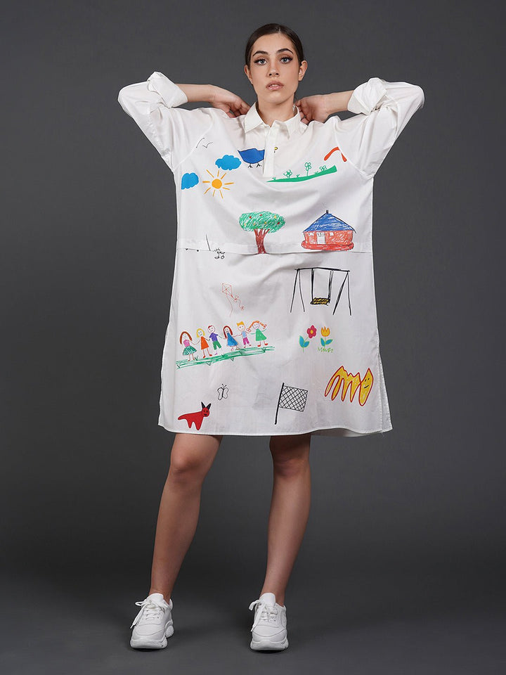 White cotton kurta showcasing abstract digital print in the front. - samantchauhan