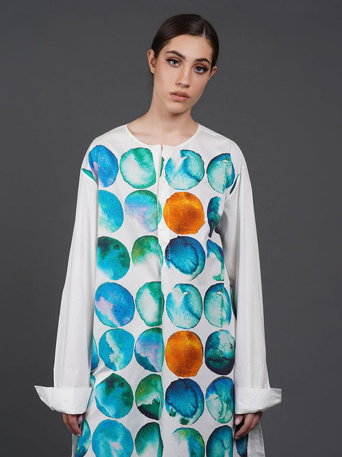 White cotton kurta showcasing abstract digital print in the front. - samantchauhan