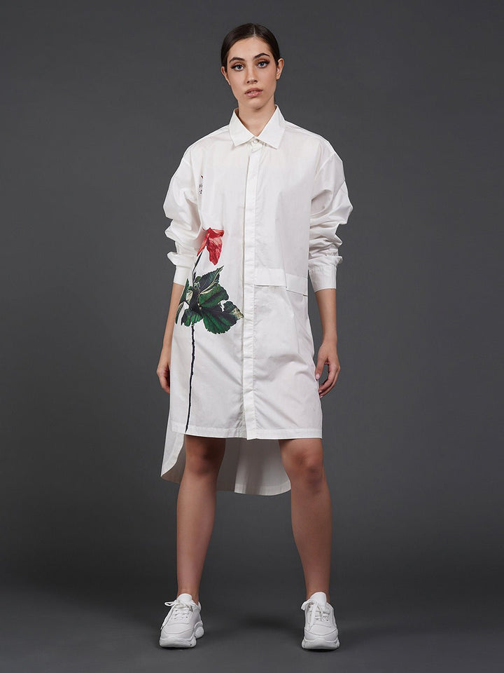 White cotton kurta showcasing abstract digital print in the front. - samantchauhan
