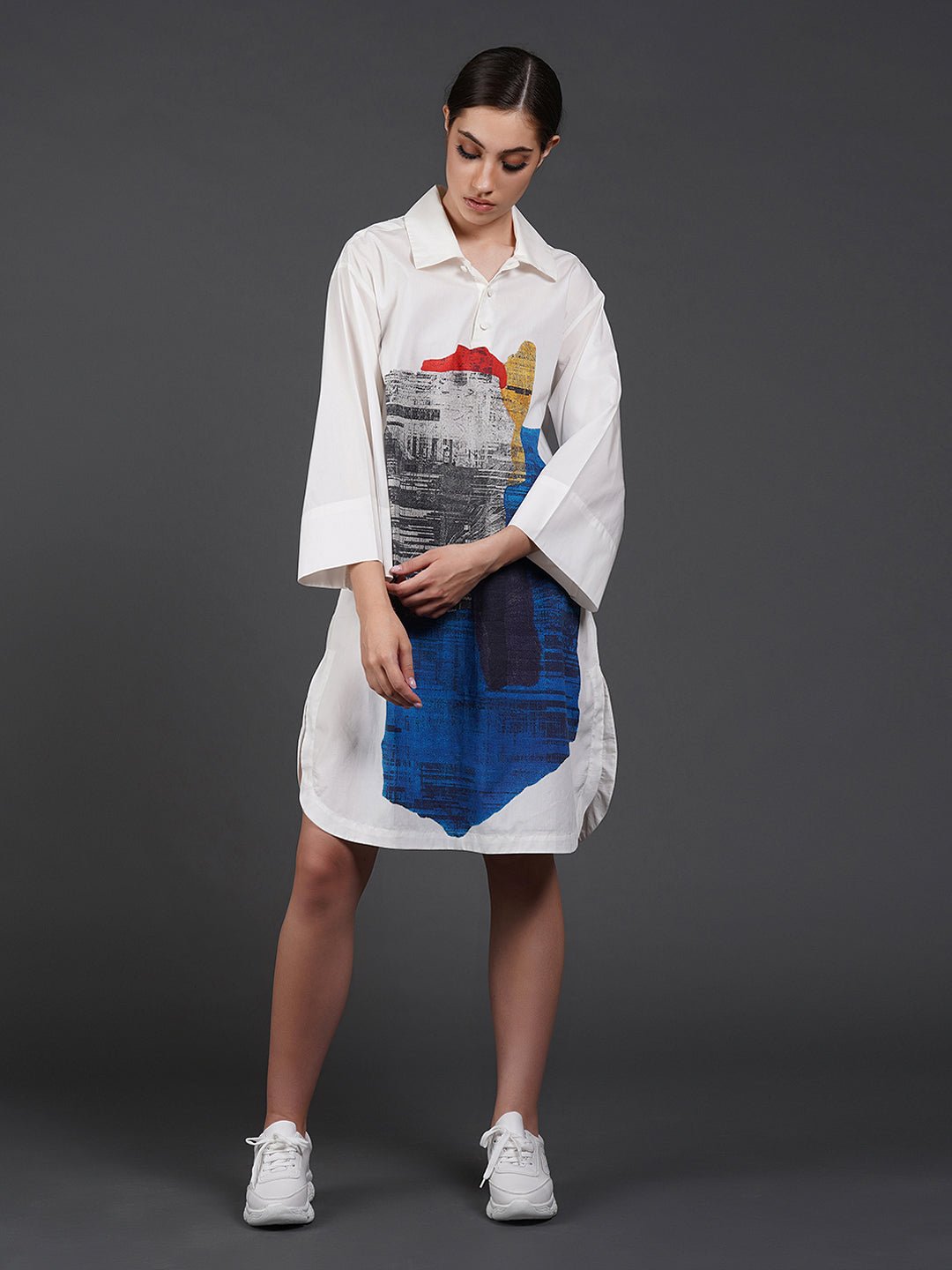 White cotton kurta showcasing abstract digital print in the front. - samantchauhan
