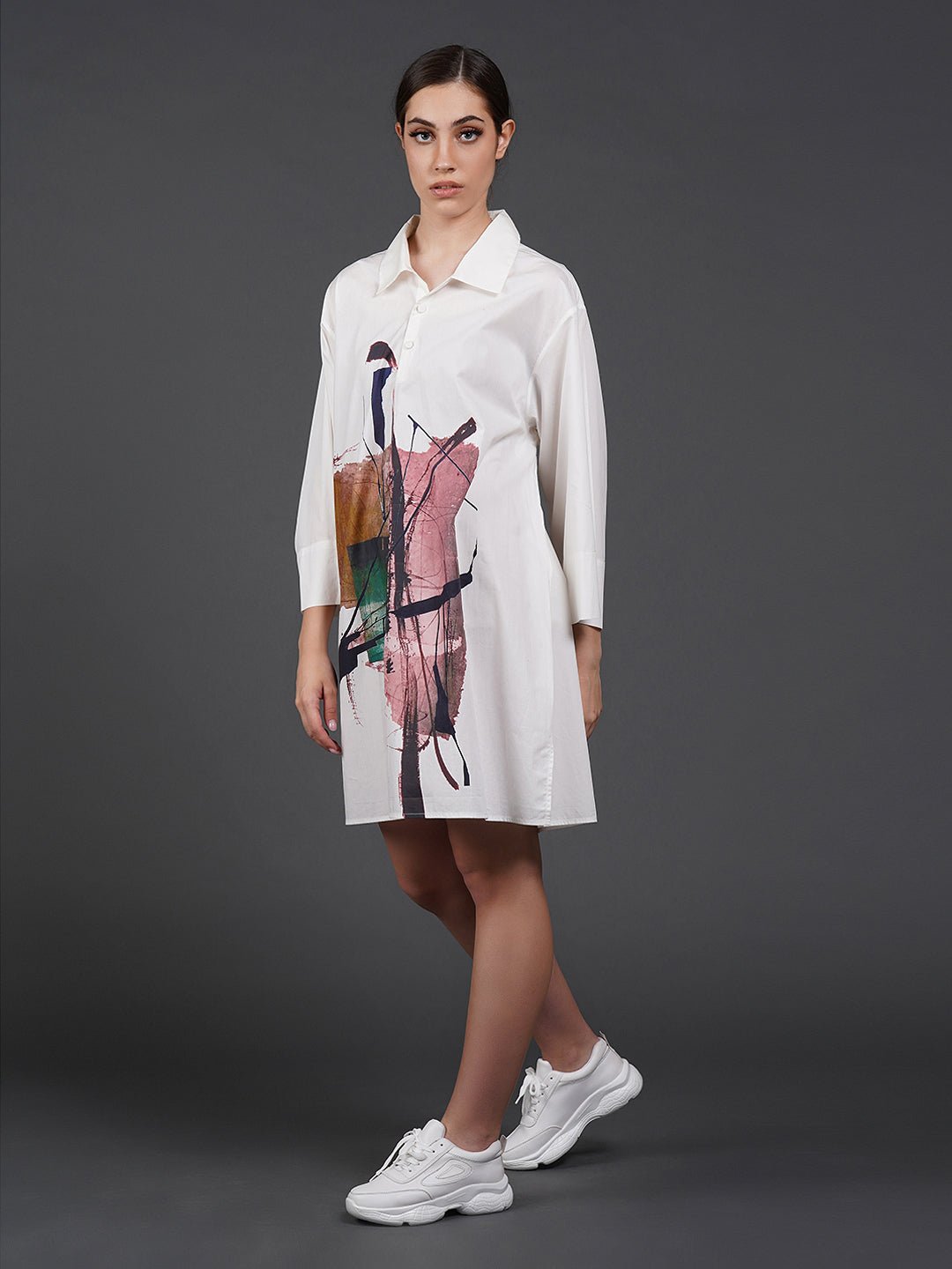 White cotton kurta showcasing abstract digital print in the front. - samantchauhan