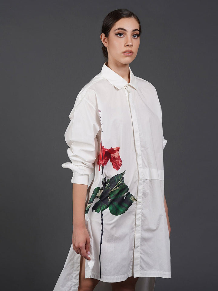 White cotton kurta showcasing abstract digital print in the front. - samantchauhan
