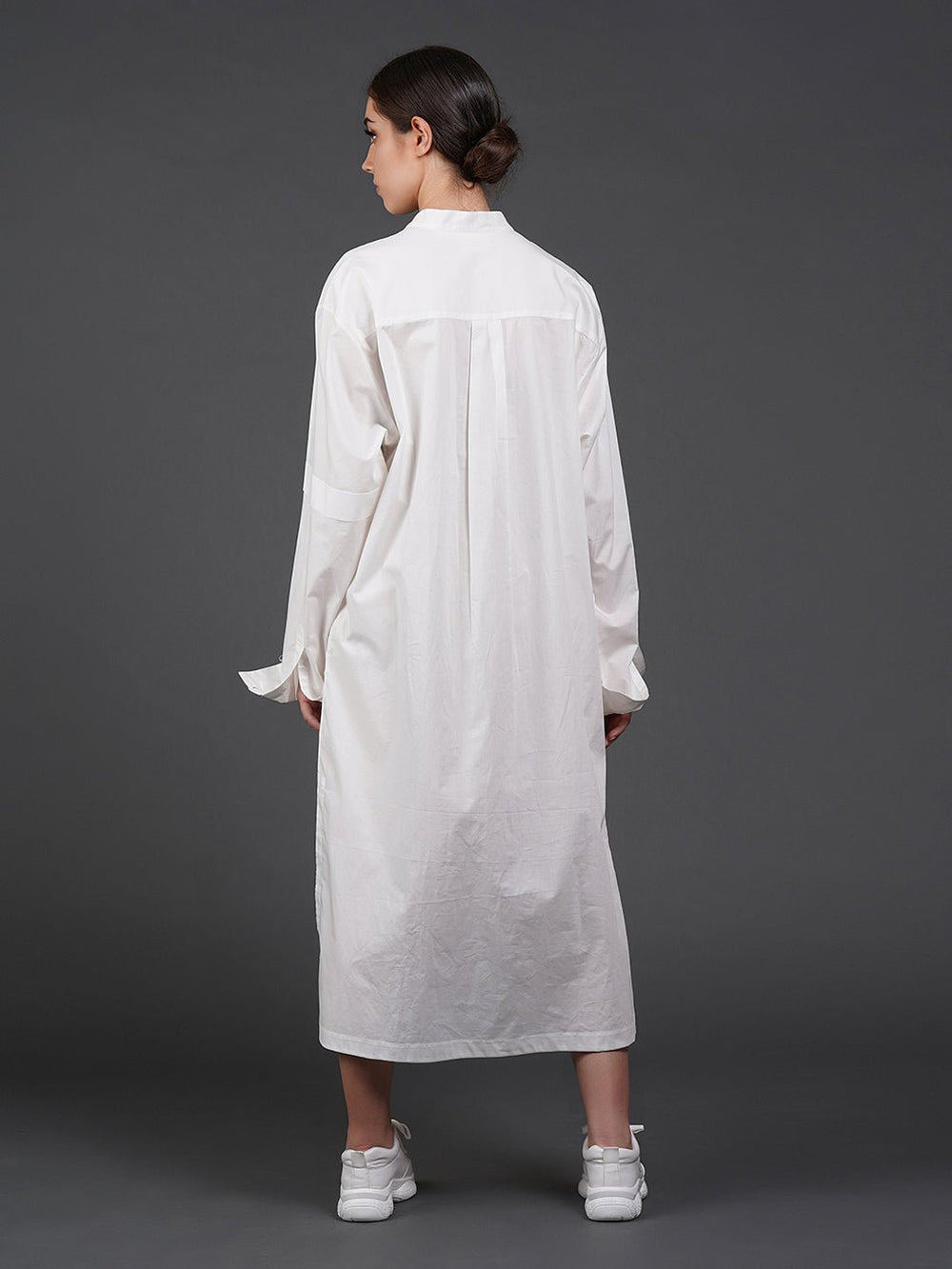 White cotton kurta showcasing abstract digital print in the front. - samantchauhan