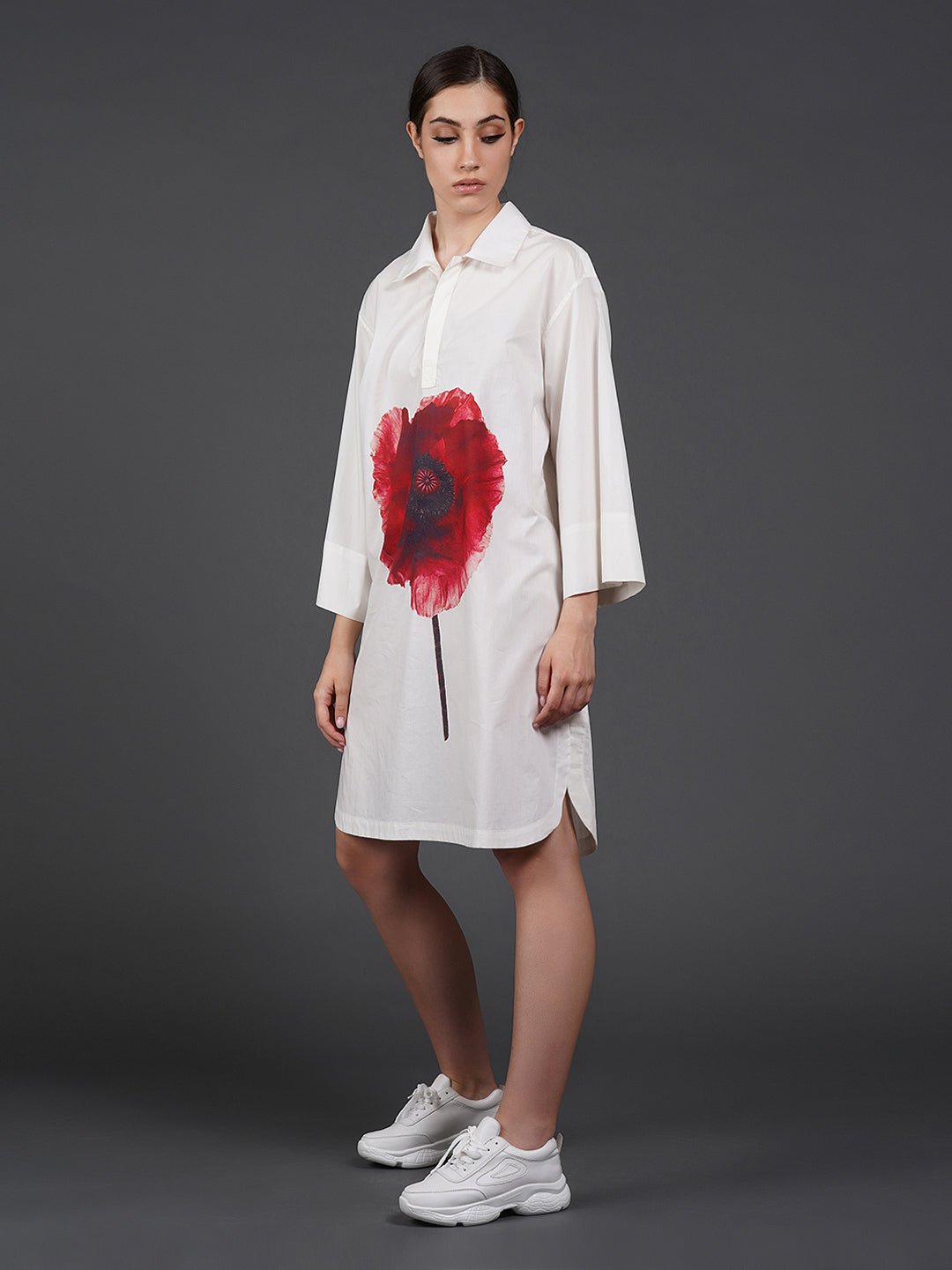 White cotton kurta showcasing abstract digital print in the front. - samantchauhan