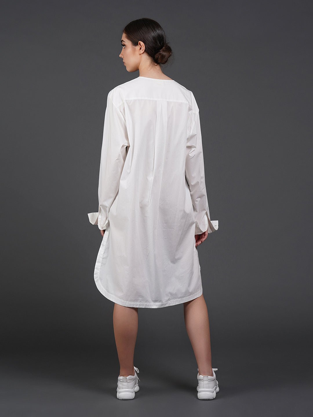 White cotton kurta showcasing abstract digital print in the front. - samantchauhan