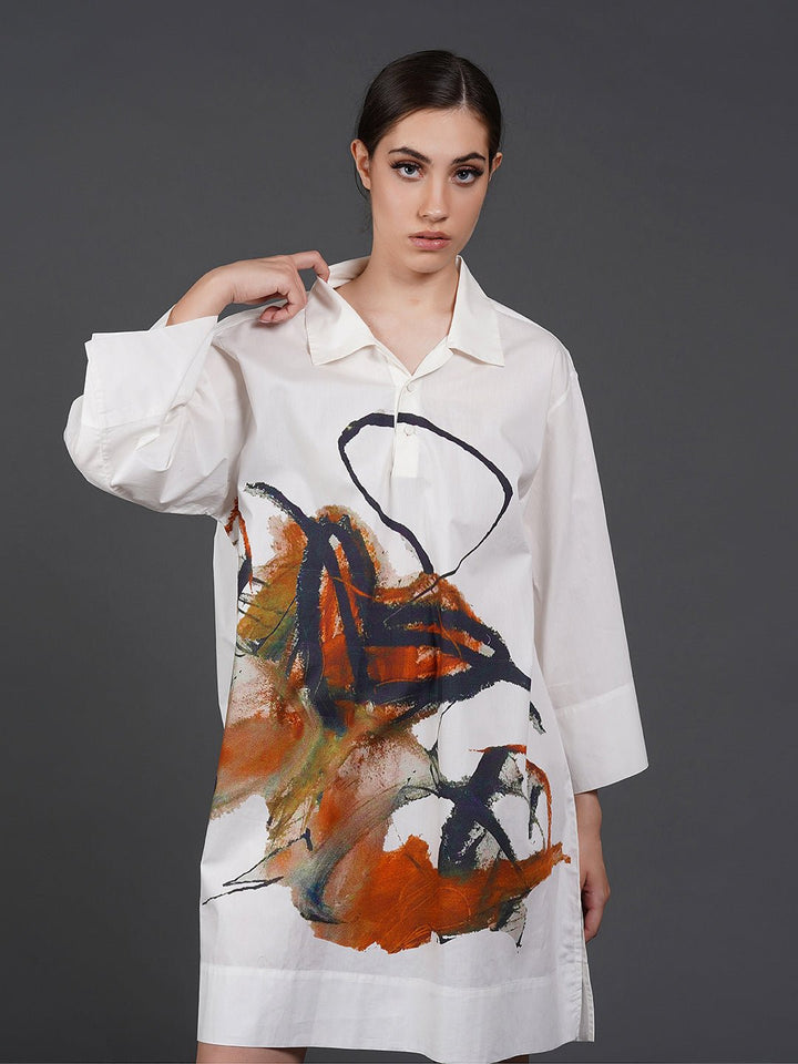 White cotton kurta showcasing abstract digital print in the front. - samantchauhan