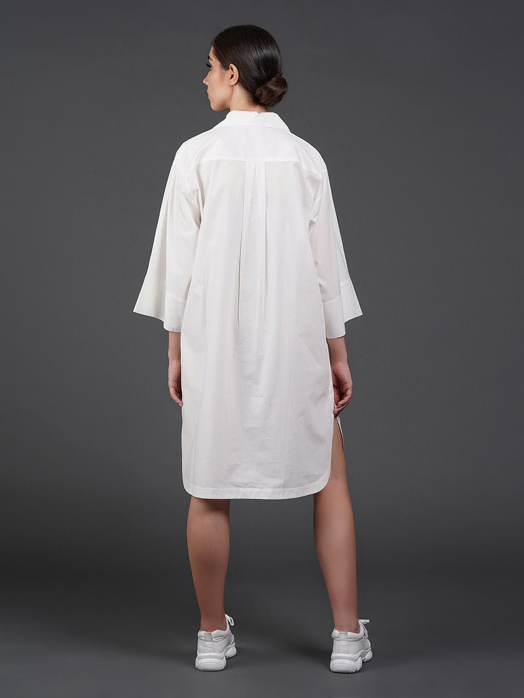 White cotton kurta showcasing abstract digital print in the front - samantchauhan