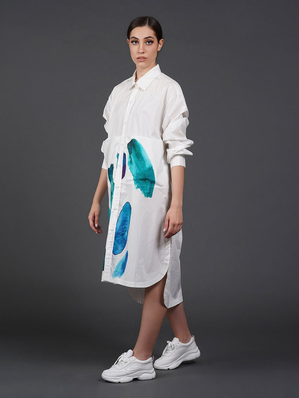 White cotton kurta showcasing abstract digital print in the front. - samantchauhan