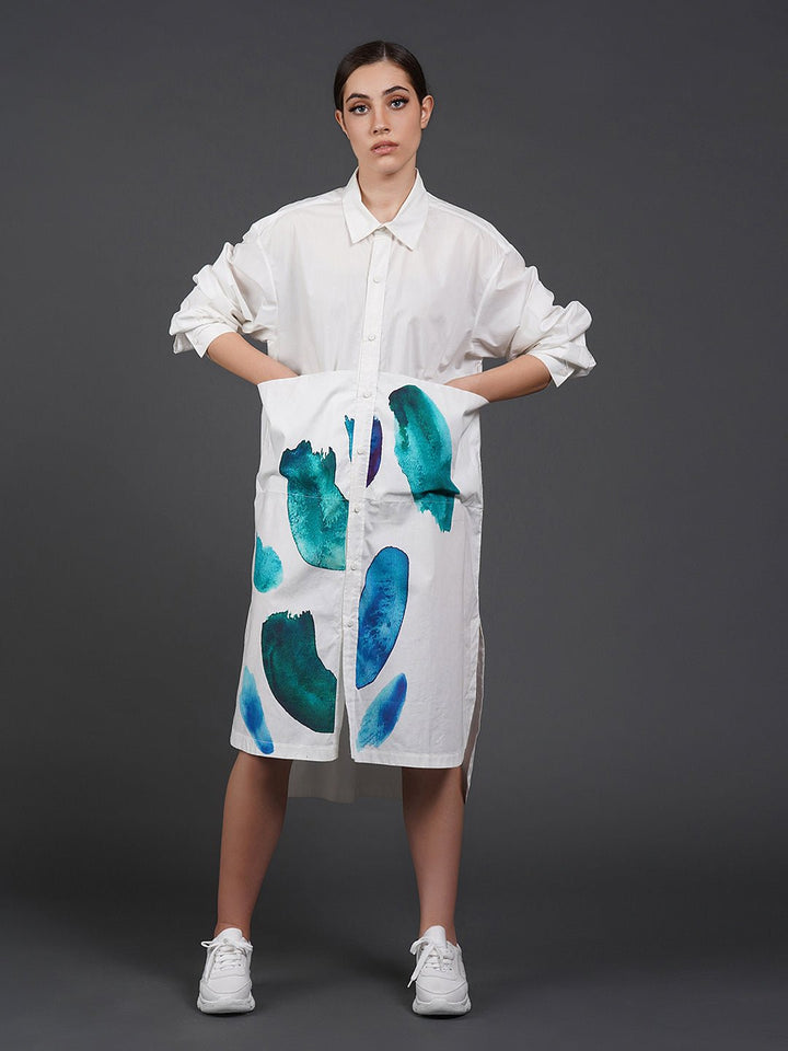 White cotton kurta showcasing abstract digital print in the front. - samantchauhan
