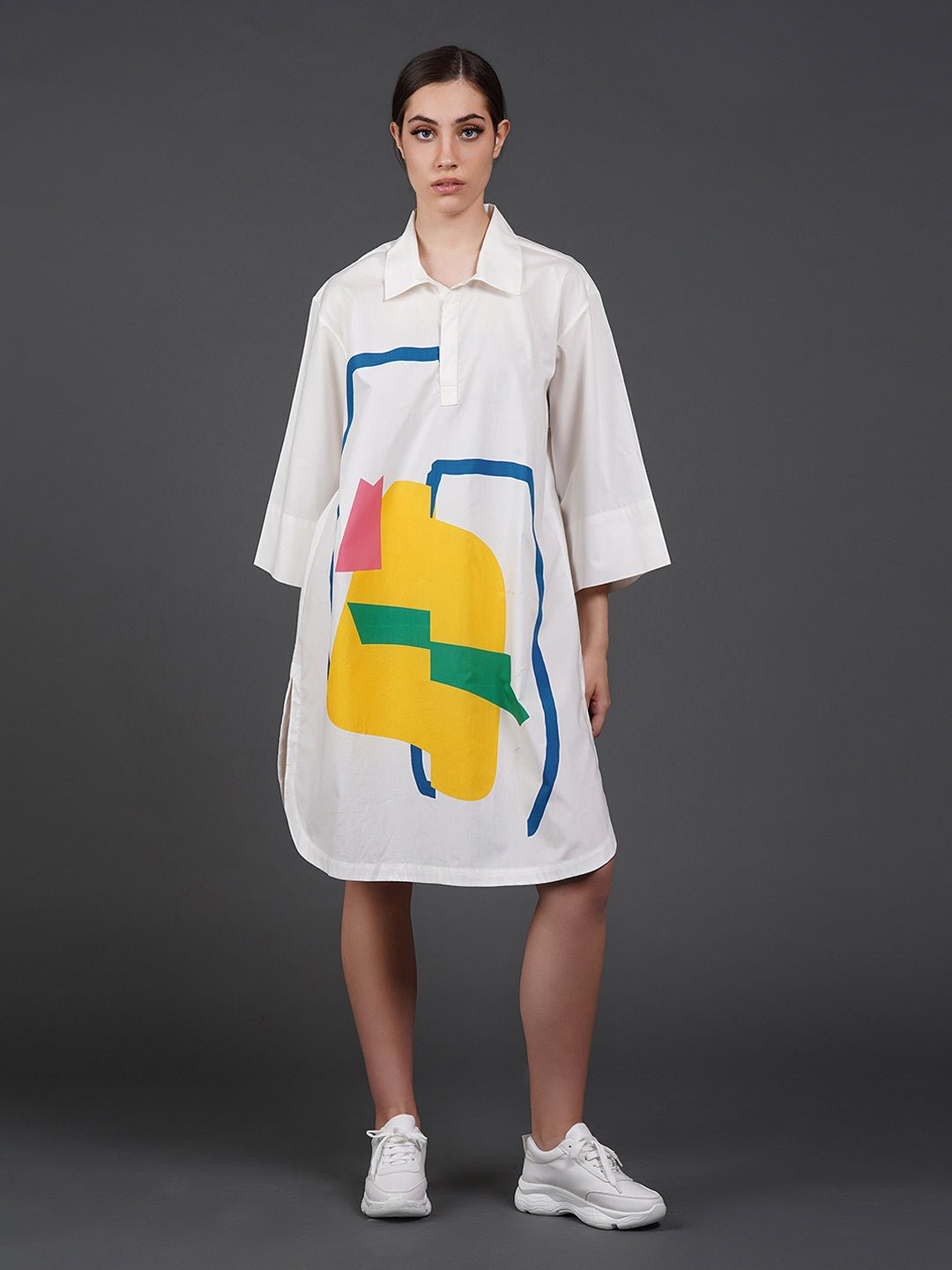 White cotton kurta showcasing abstract digital print in the front. - samantchauhan