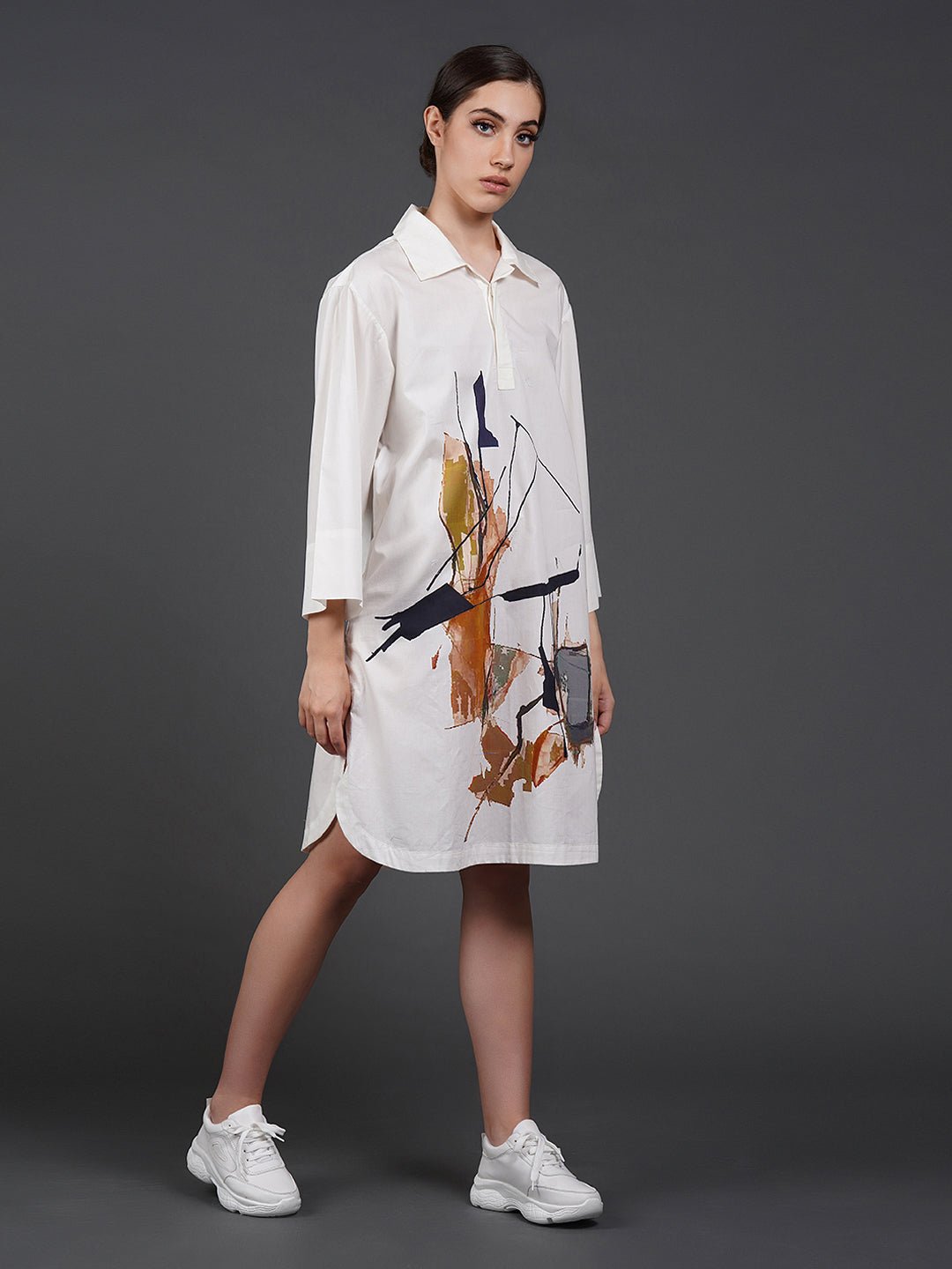 White cotton kurta showcasing abstract digital print in the front. - samantchauhan