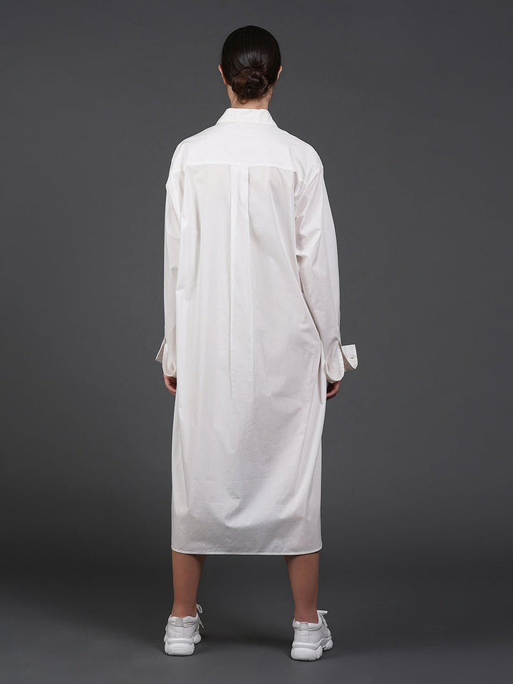 White cotton kurta showcasing abstract digital print in the front. - samantchauhan