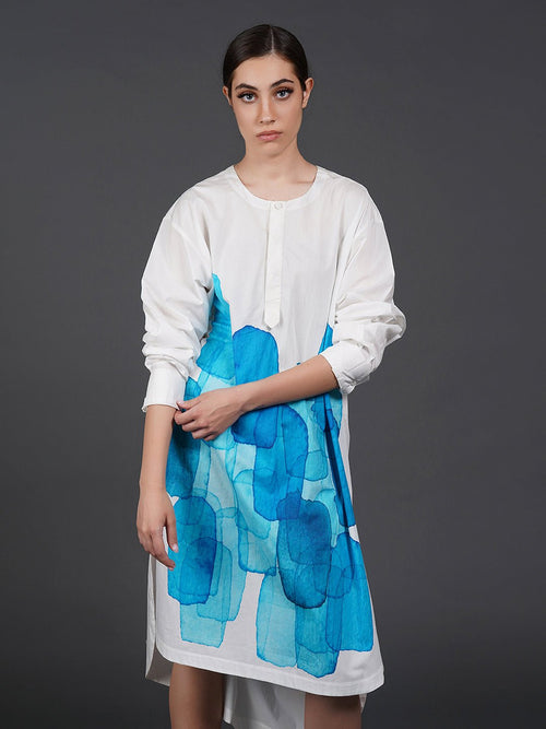 White cotton kurta showcasing abstract digital print in the front. - samantchauhan