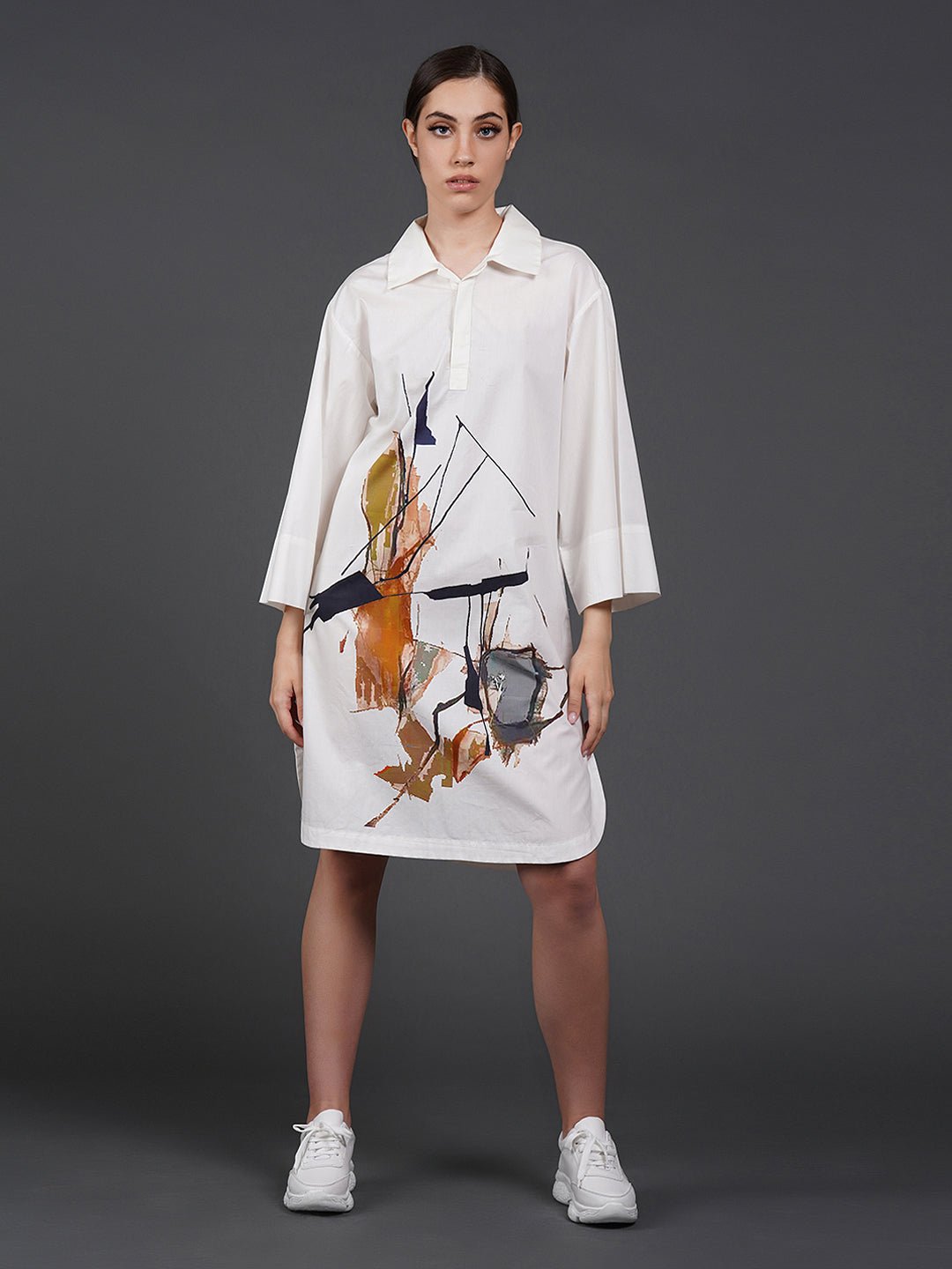 White cotton kurta showcasing abstract digital print in the front. - samantchauhan