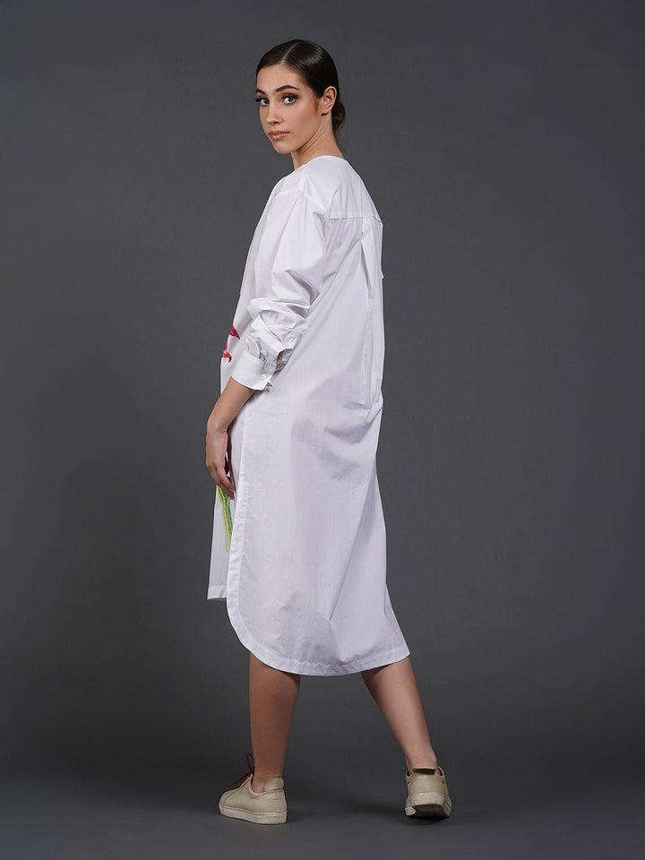 White cotton kurta showcasing abstract digital print in the front. - samantchauhan