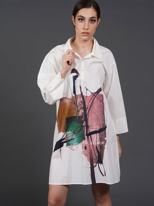 White cotton kurta showcasing abstract digital print in the front. - samantchauhan