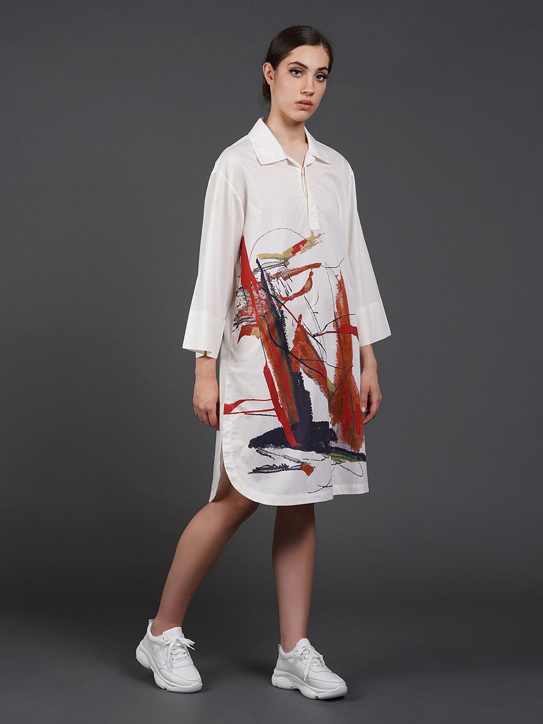 White cotton kurta showcasing abstract digital print in the front. - samantchauhan