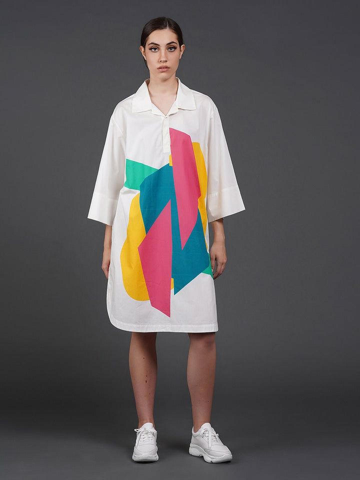 White cotton kurta showcasing abstract digital print in the front - samantchauhan