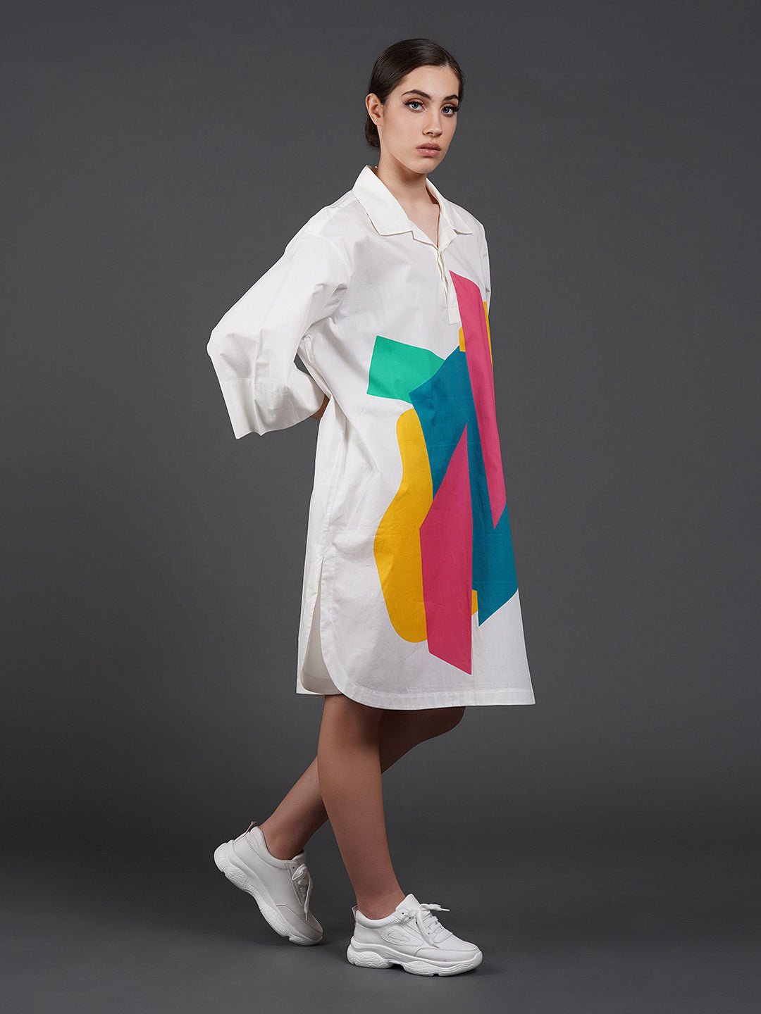 White cotton kurta showcasing abstract digital print in the front - samantchauhan