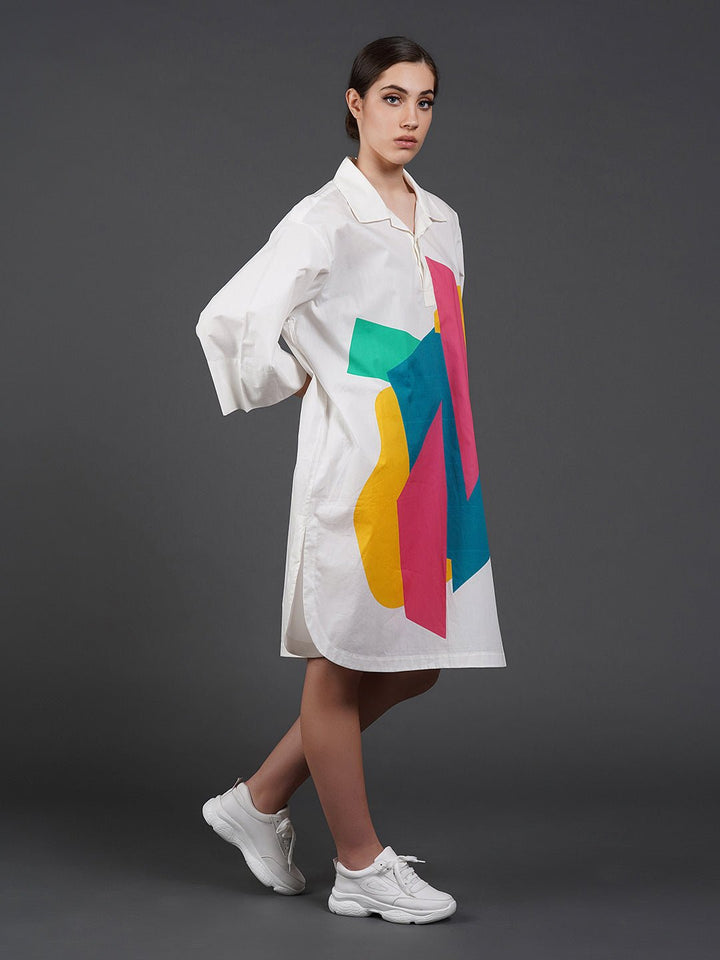 White cotton kurta showcasing abstract digital print in the front - samantchauhan