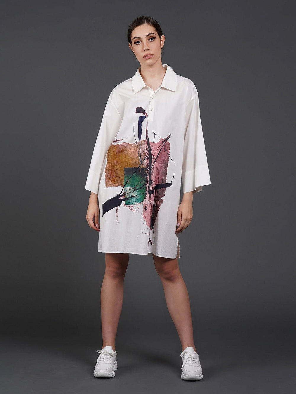 White cotton kurta showcasing abstract digital print in the front. - samantchauhan