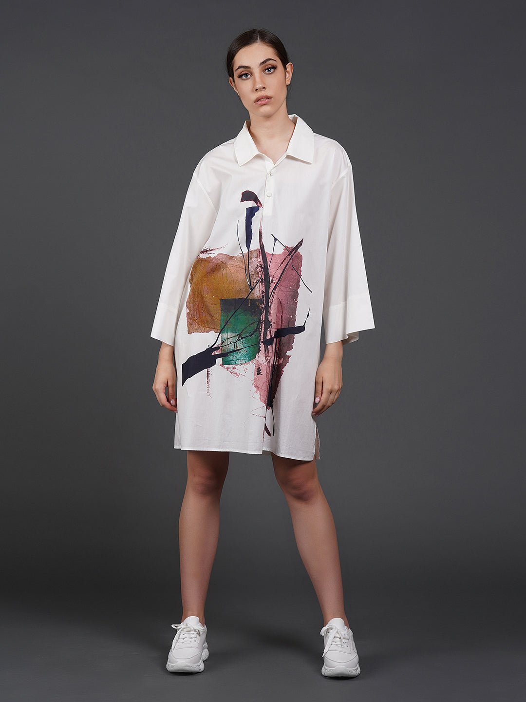 White cotton kurta showcasing abstract digital print in the front. - samantchauhan