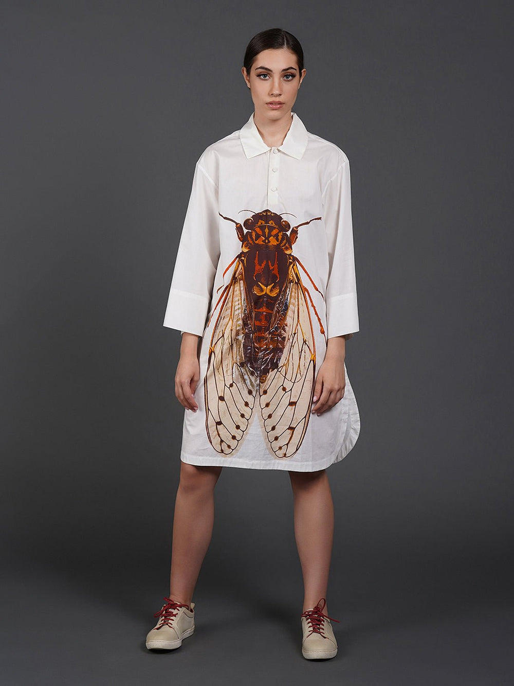 White cotton kurta showcasing abstract digital print in the front. - samantchauhan
