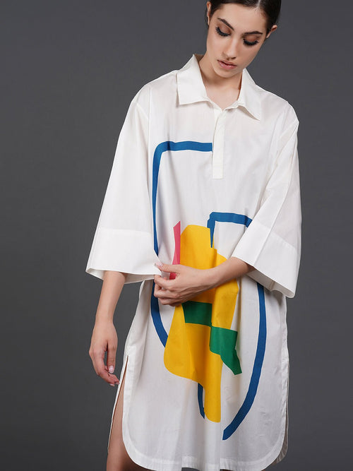 White cotton kurta showcasing abstract digital print in the front. - samantchauhan