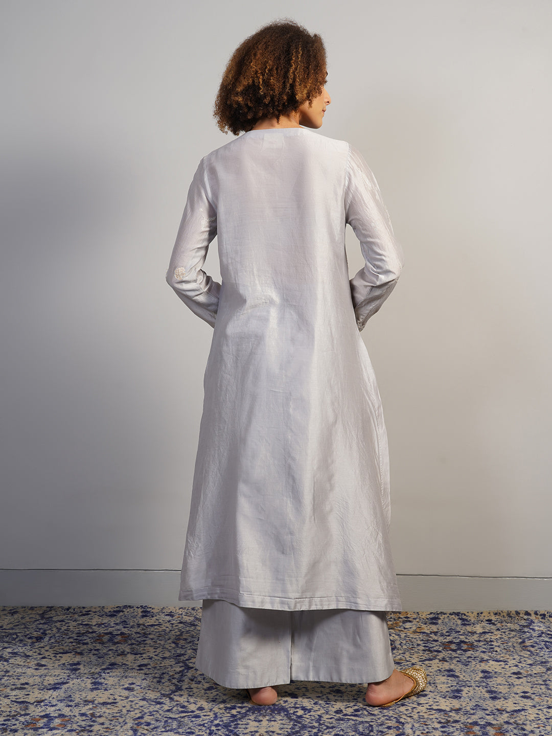 A round neck cotton silk suit set that is beautifully embroidered in off-white silk yarn
