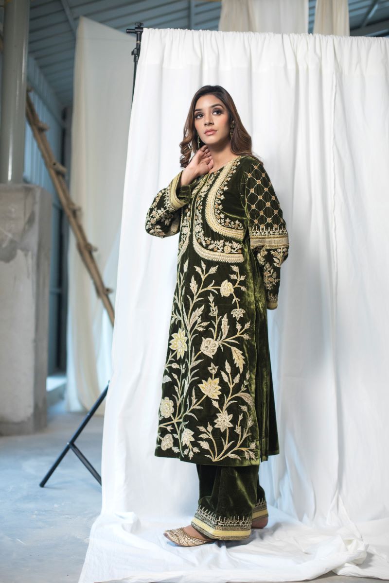 Velvet suit set adorned with zari and appliqué work and paired with organza Dupatta - samantchauhan Apparel & Accessories