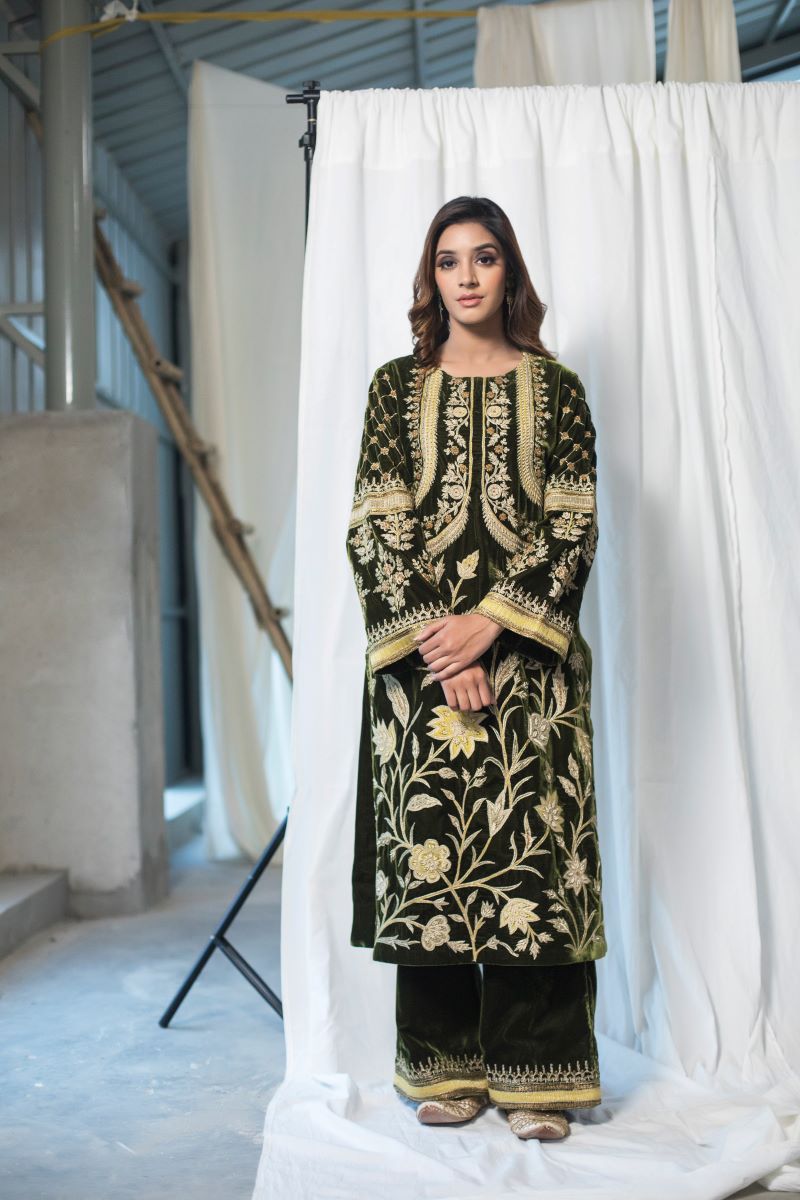 Velvet suit set adorned with zari and appliqué work and paired with organza Dupatta - samantchauhan Apparel & Accessories